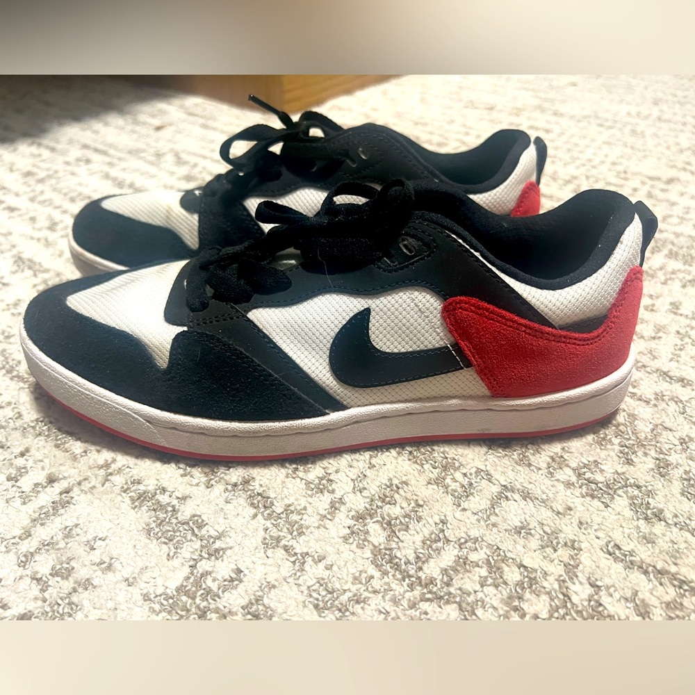 Nike women’s size 9